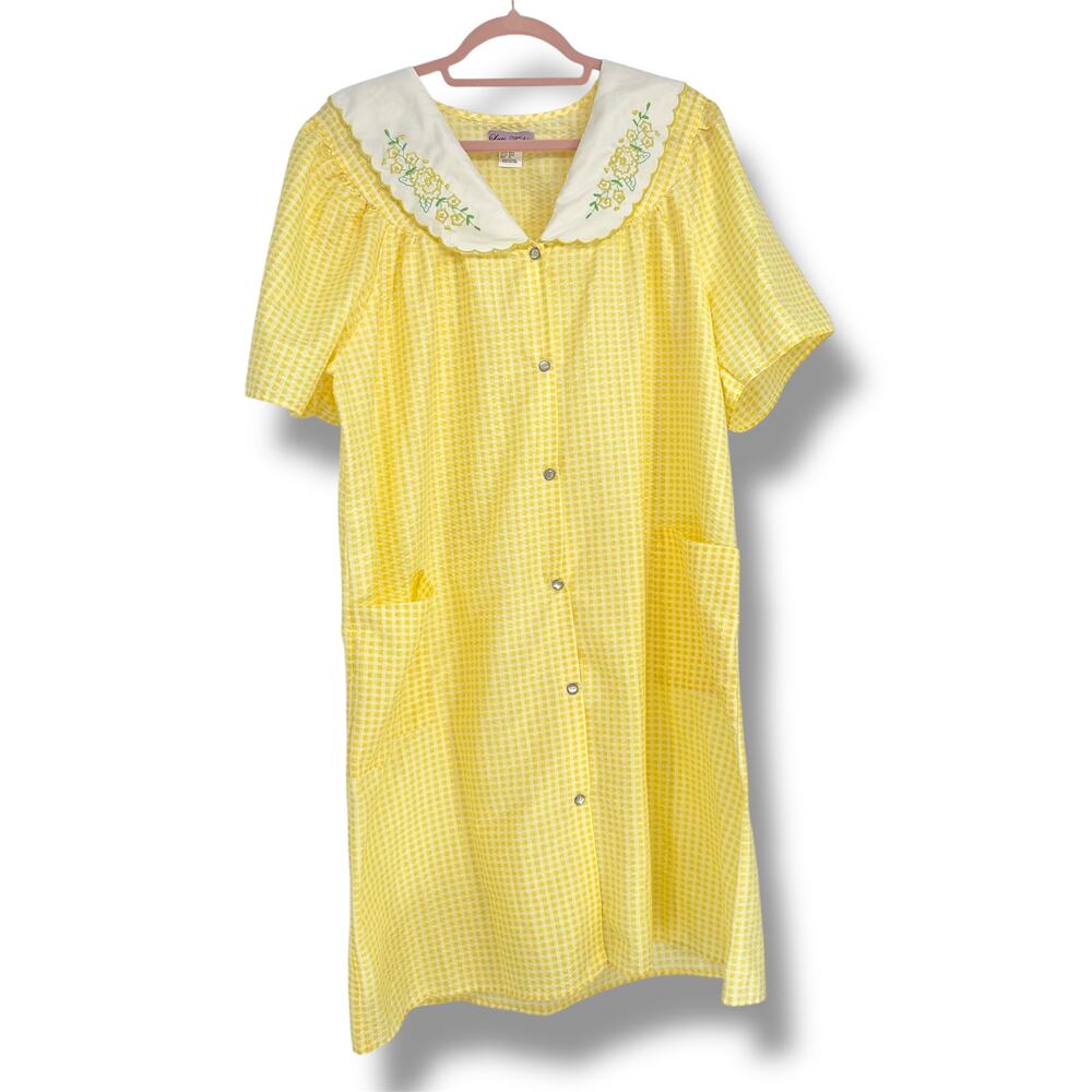 Vintage LATI FASHION Gingham Seersucker House Dress XL Embroidered Collar Kitsch